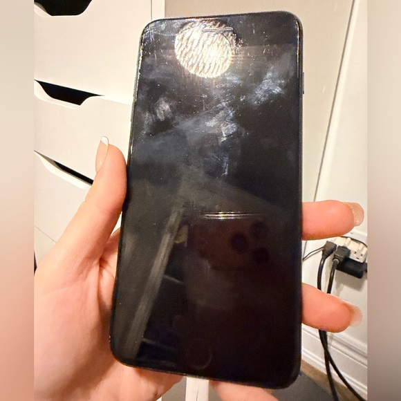 APPLE iphone 7 Plus Black Unlocked - Picture 5 of 10